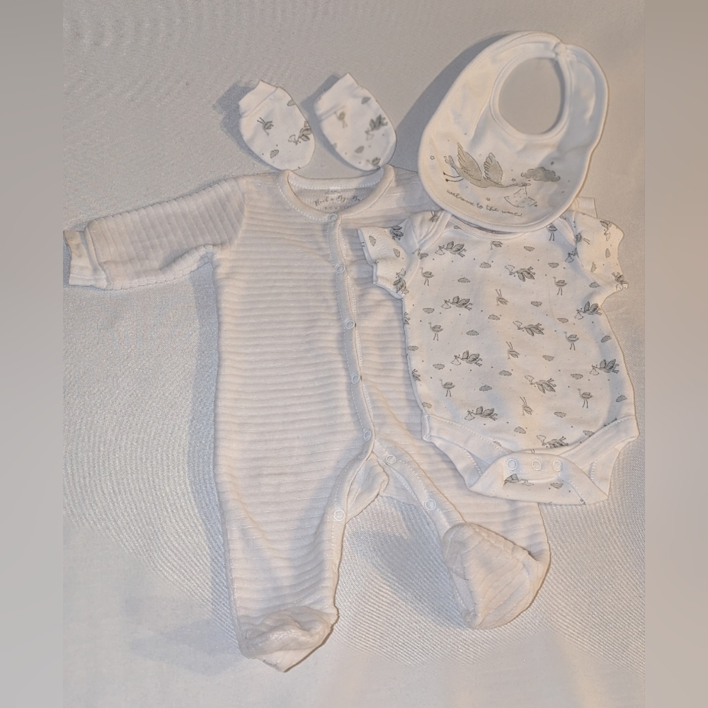 Charming "Welcome To The World" Set